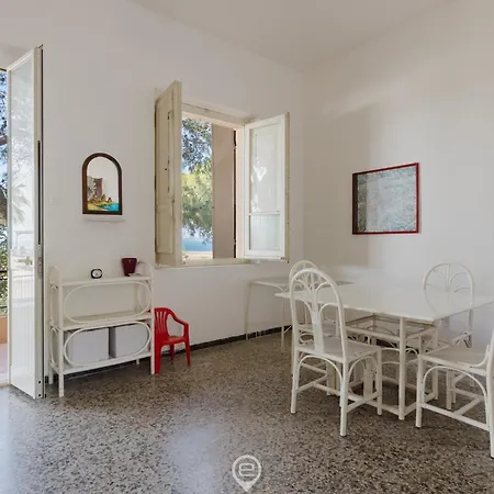 Beachside - Vista Apartment *